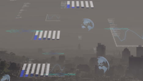 animación del procesamiento de datos y iconos de globos giratorios contra la vista aérea del paisaje urbano.