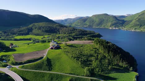 Imágenes-Aéreas-Hermosa-Naturaleza-Noruega.