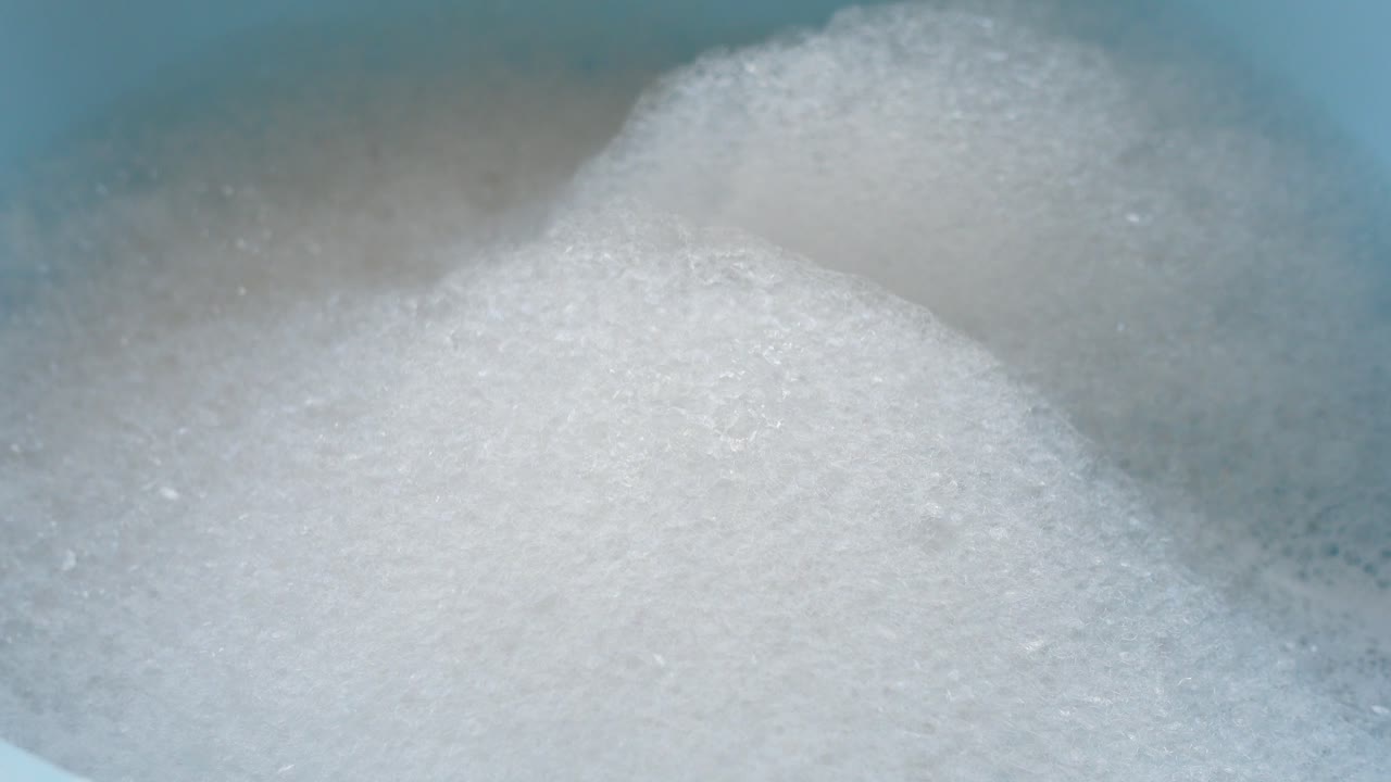 espuma de jabón en un cuenco