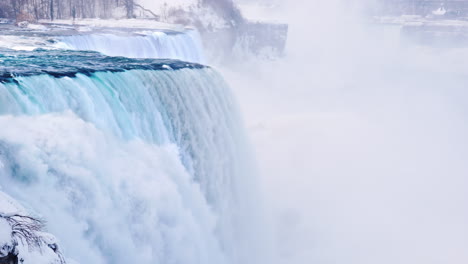 Winter-Bei-Niagara-Falls-4k-Video-01