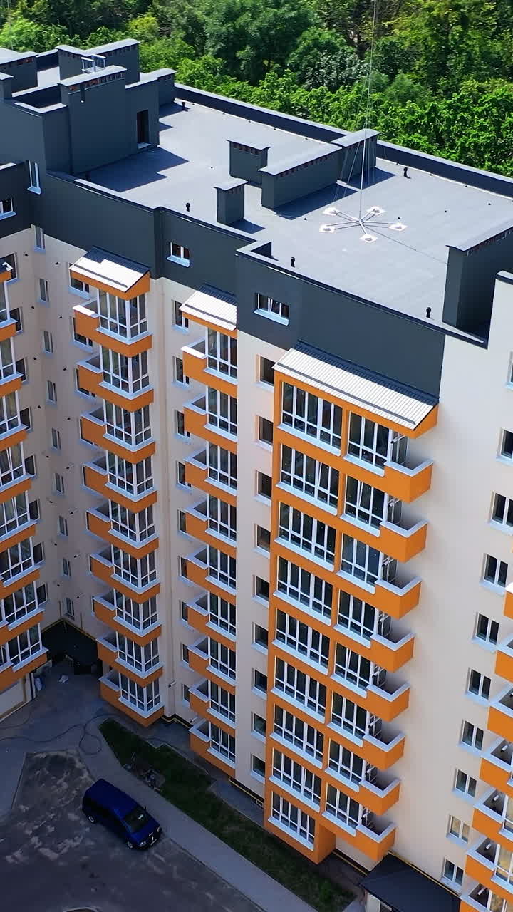 nuevo edificio de apartamentos moderno