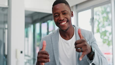 Businessman,-hand-sign-with-smile