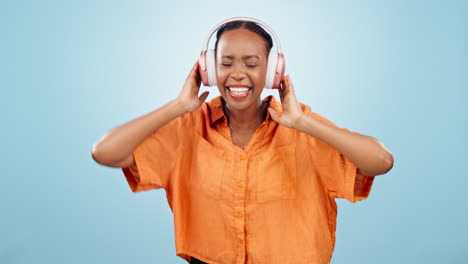 Danza,-Mujer-Negra-Y-Auriculares-De-Música-En-El-Estudio