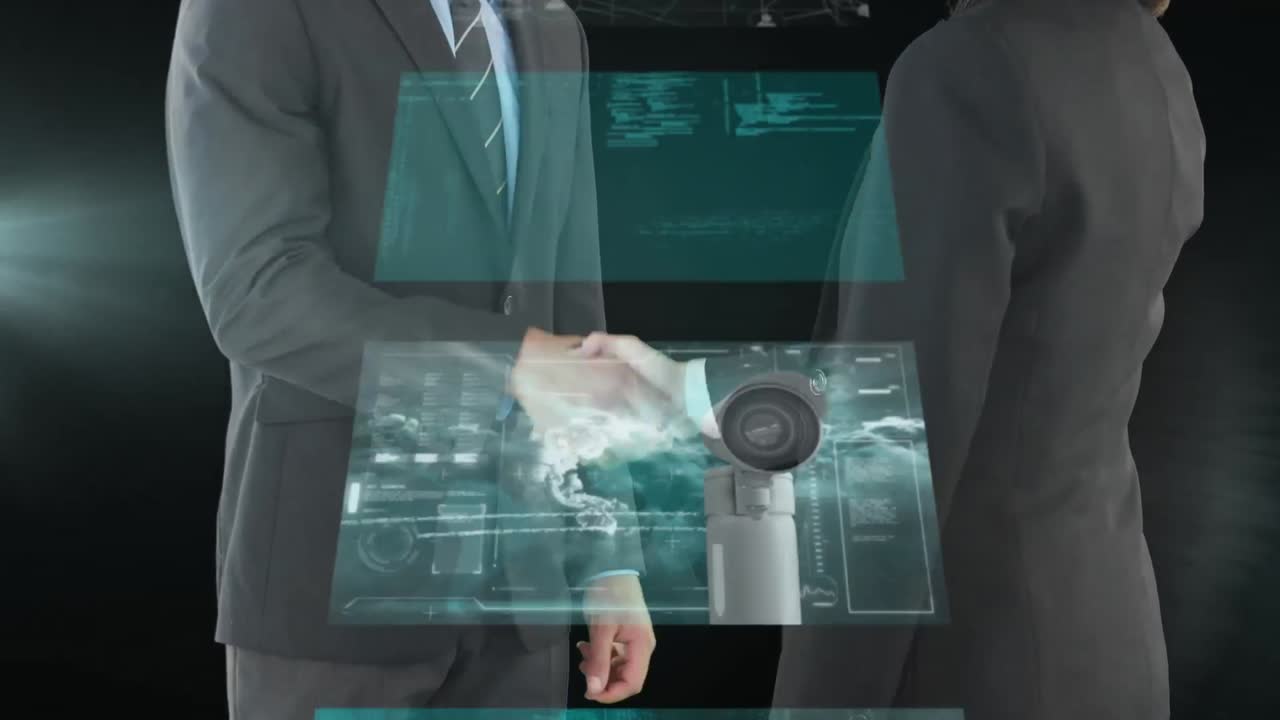 animação de processamento de dados em telas sobre aperto de mão de empresário