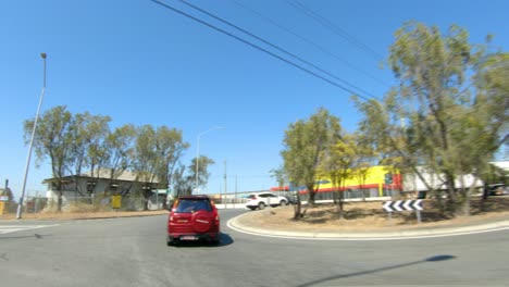 punto de vista de conducción frontal de las autopistas suburbanas australianas y las calles de la ciudad: ideal para el reemplazo de la pantalla verde de la escena interior del automóvil