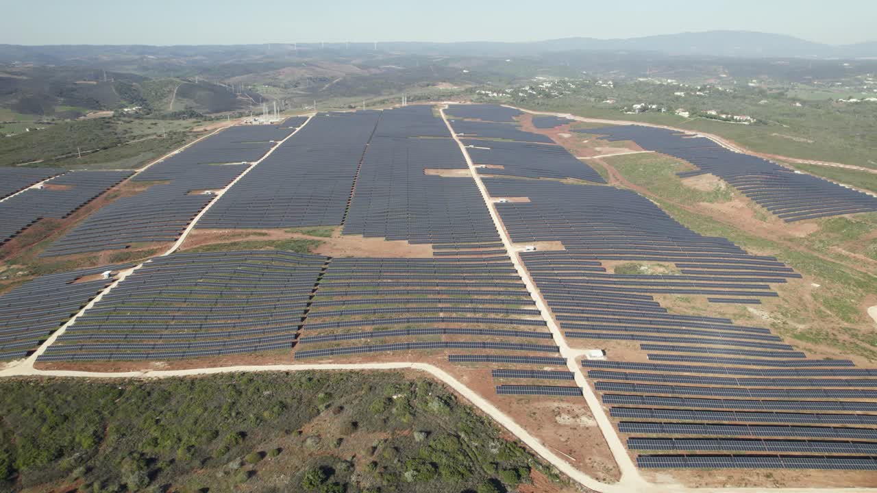 enorme granja solar fotovoltaica en lagos, portugal