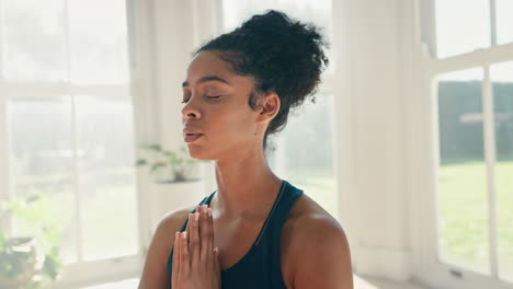 Rostro,-Yoga-Y-Aliento-De-Una-Mujer-Para-La-Meditación.