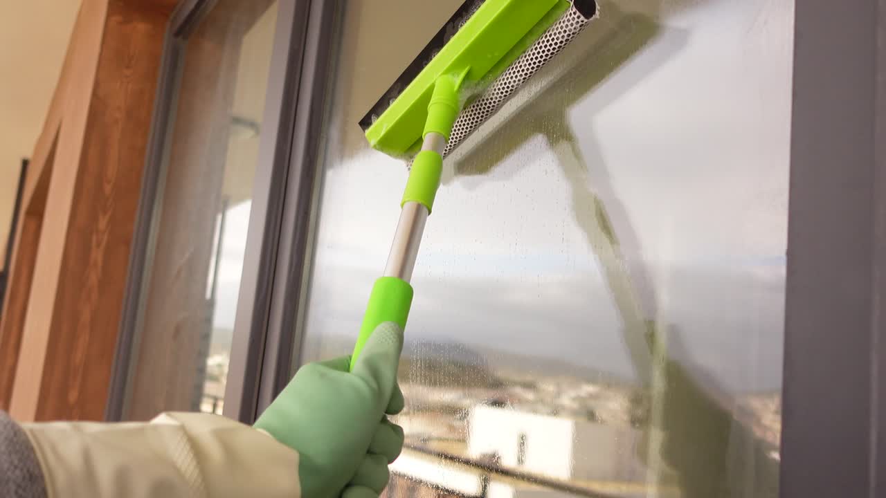 limpiando una ventana