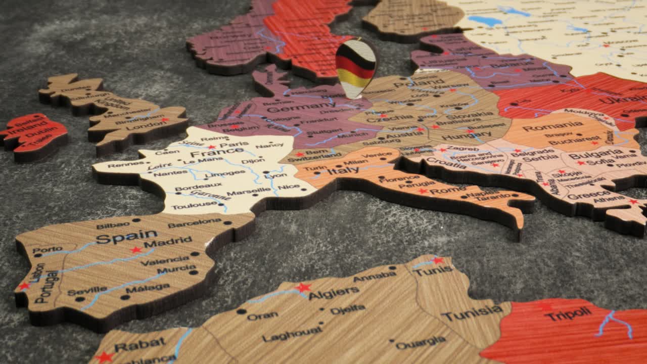 alemania - concepto de viaje con un alfiler verde en el mapa del mundo. el punto de ubicación en el mapa apunta a berlín, la capital de alemania.