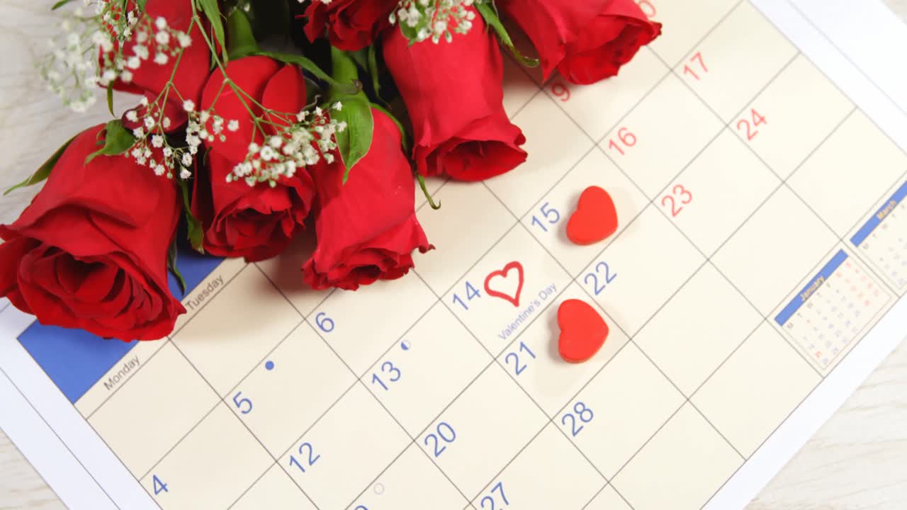 ramo de rosas rojas en el calendario que muestra el 14 de febrero 4k