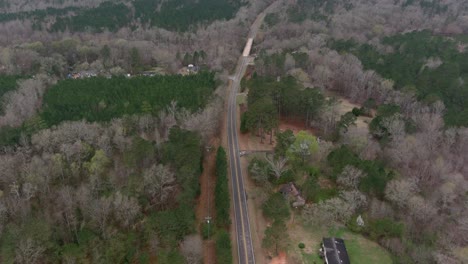 Aerial-of-wooded-forest-area-in-Eatonton,-Georgia