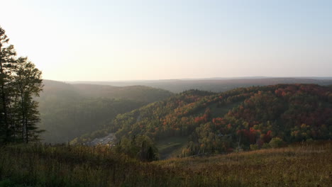 Puesta-De-Sol-De-Otoño-En-Ski-Hill-Vista