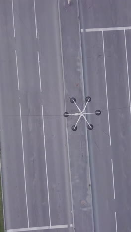 vista aérea de una rotonda con paisajismo