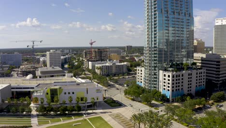 aerial-view-of-downtown-tampa,-florida-skyscraper-construction-and-traffic