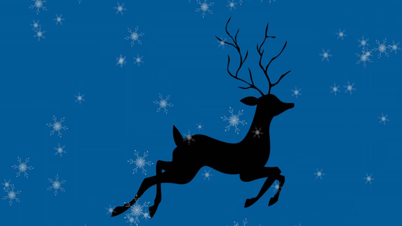 animación de renos sobre la nieve que cae sobre un fondo azul.