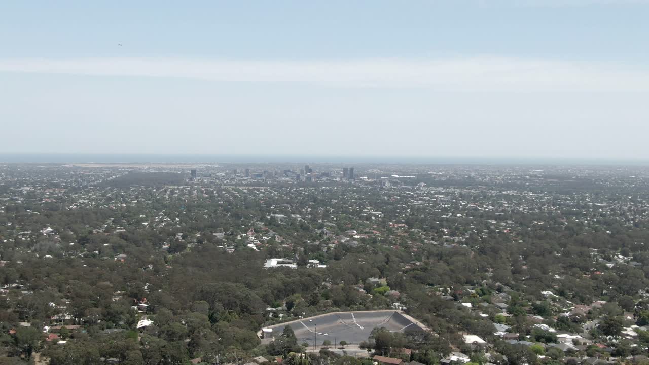 abrumadora vista aérea del centro de adelaide, capital del sur de australia