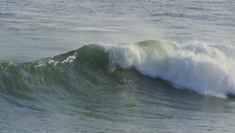 onda em barril com textura e spray de vento, maravilhas naturais cruas