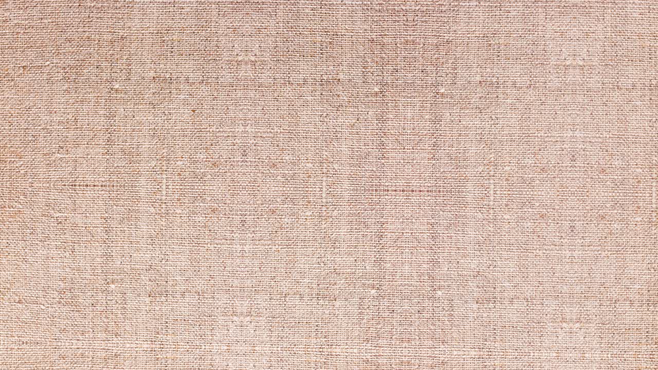 tabla de corte con rebanadas de naranjas, limas, coco, calabaza y granada aparecen en el lado izquierdo. detener el movimiento