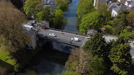 antena panorámica de un puente de peaje de principios del siglo xix en la ciudad de bath, reino unido