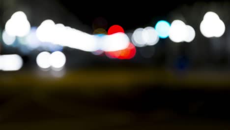 am straßenlicht in der stadt in der nacht