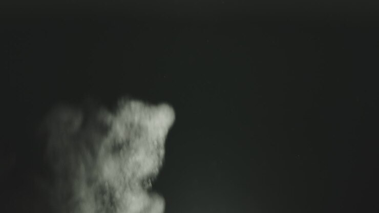 partículas abstractas de humo y polvo sobre un fondo negro