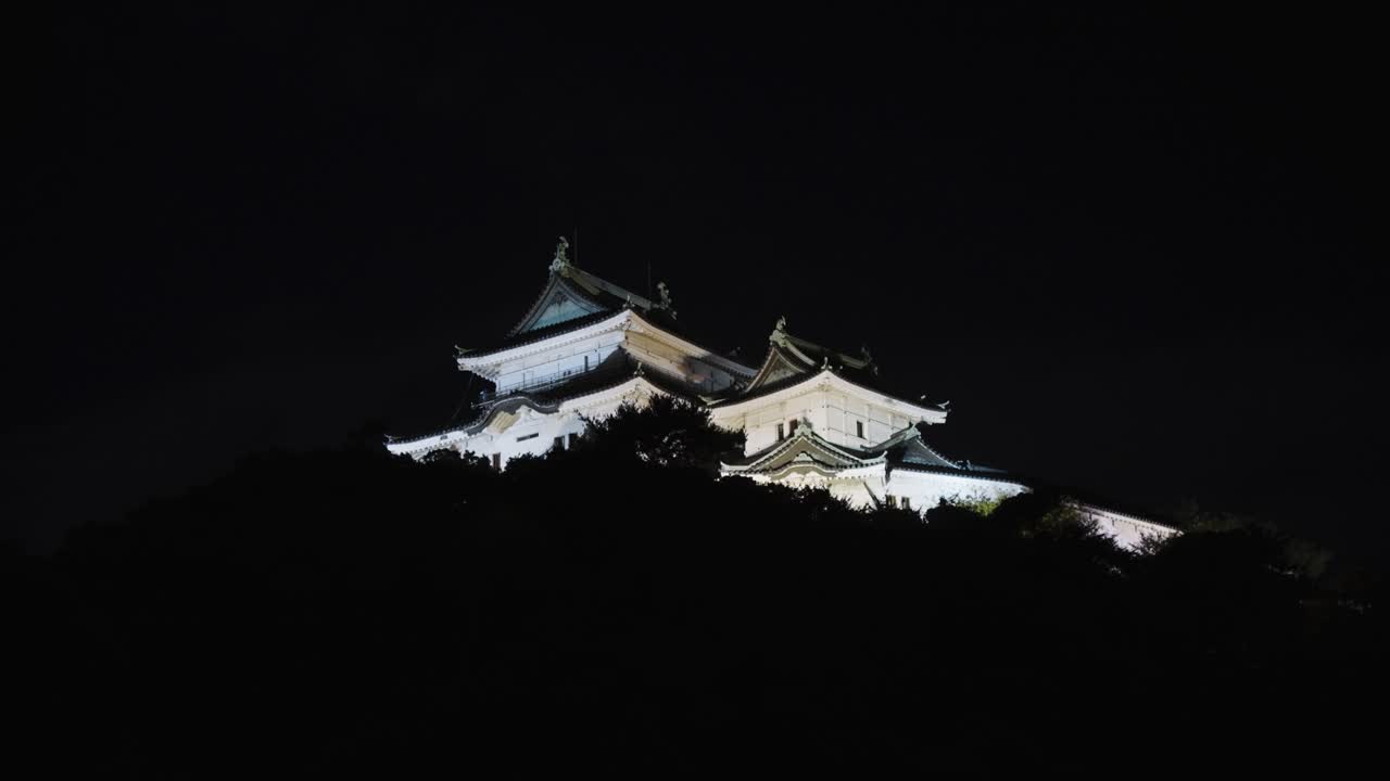 Wakayama Castle, Tilt Reveal Establishing Shot at Night