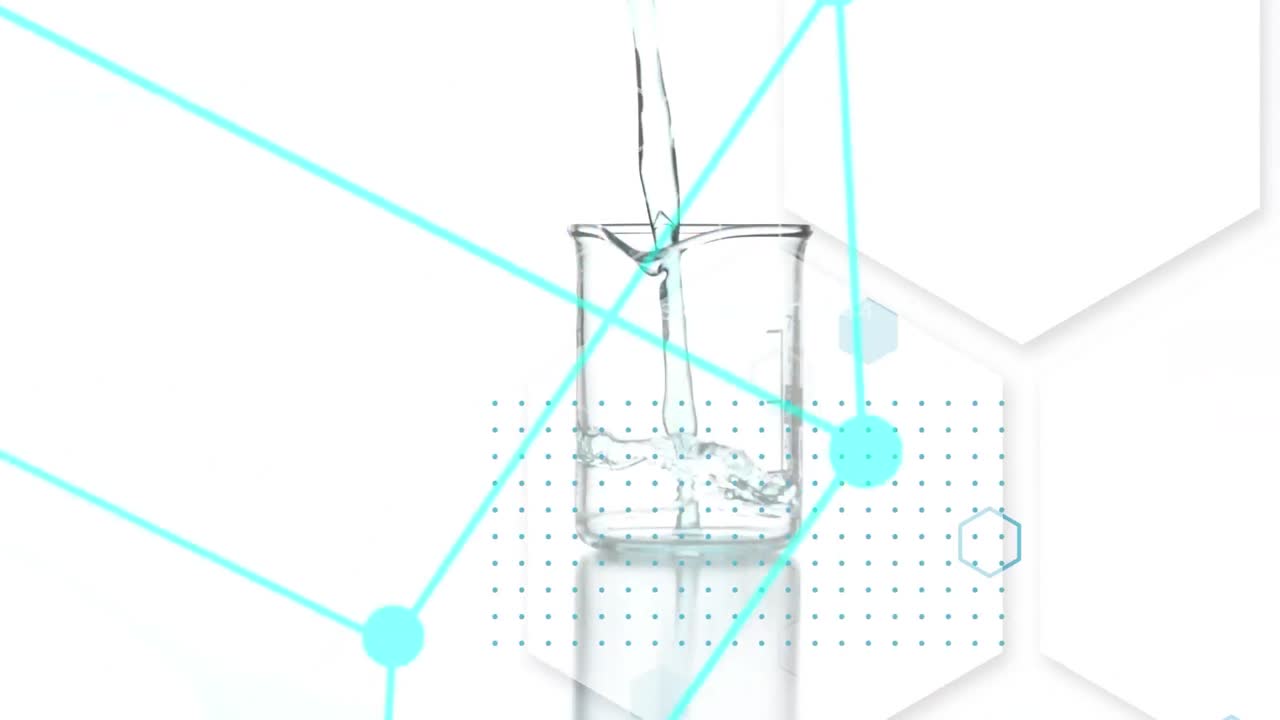 컵에 액체와 모양