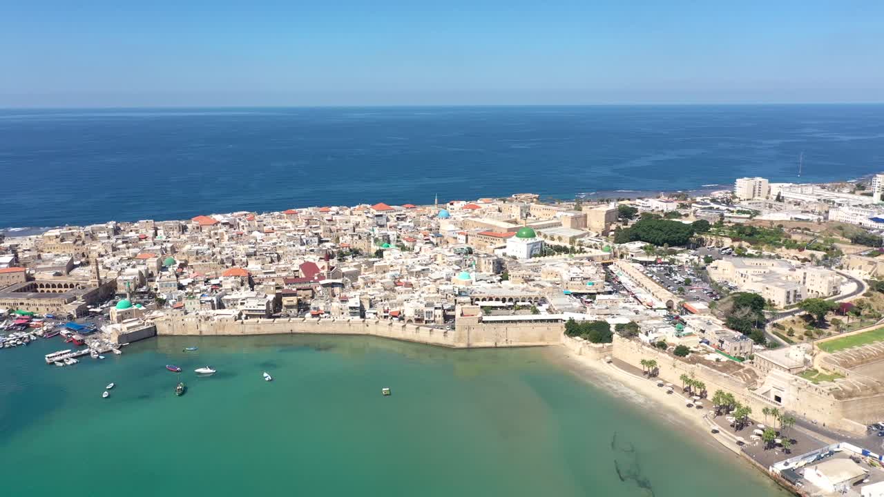 ciudad portuaria en galilea desde un avión no tripulado