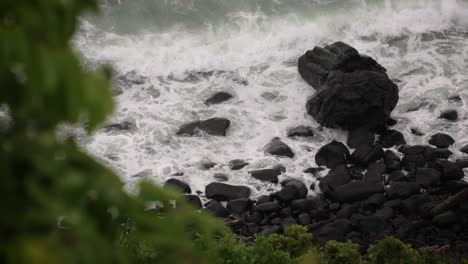 Vistas-Del-Océano-A-Lo-Largo-De-Los-Senderos-Para-Caminar-En-El-Parque-Nacional-Burleigh-Heads,-Gold-Coast,-Australia