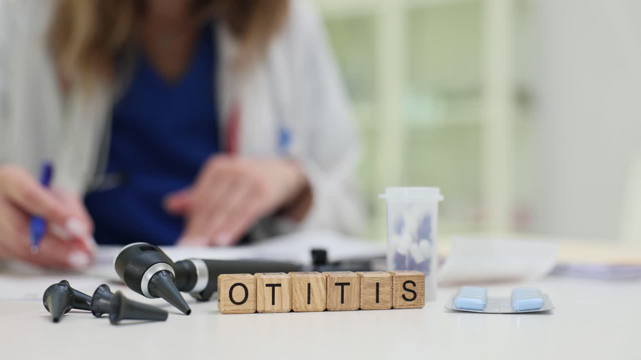 Otitis diagnosis and treatment in a medical setting
