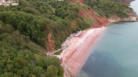 Playa-De-Oddicombe,-Popular-Entre-Los-Turistas-Británicos,-En-Torbay