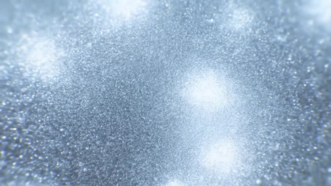 Campo di particelle scintillanti che sposta i punti luce e un bagliore crescente su cinque fotogrammi, con sfere blu-argento.
