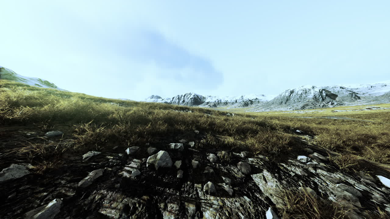 campos de hierba seca y montañas en nepal