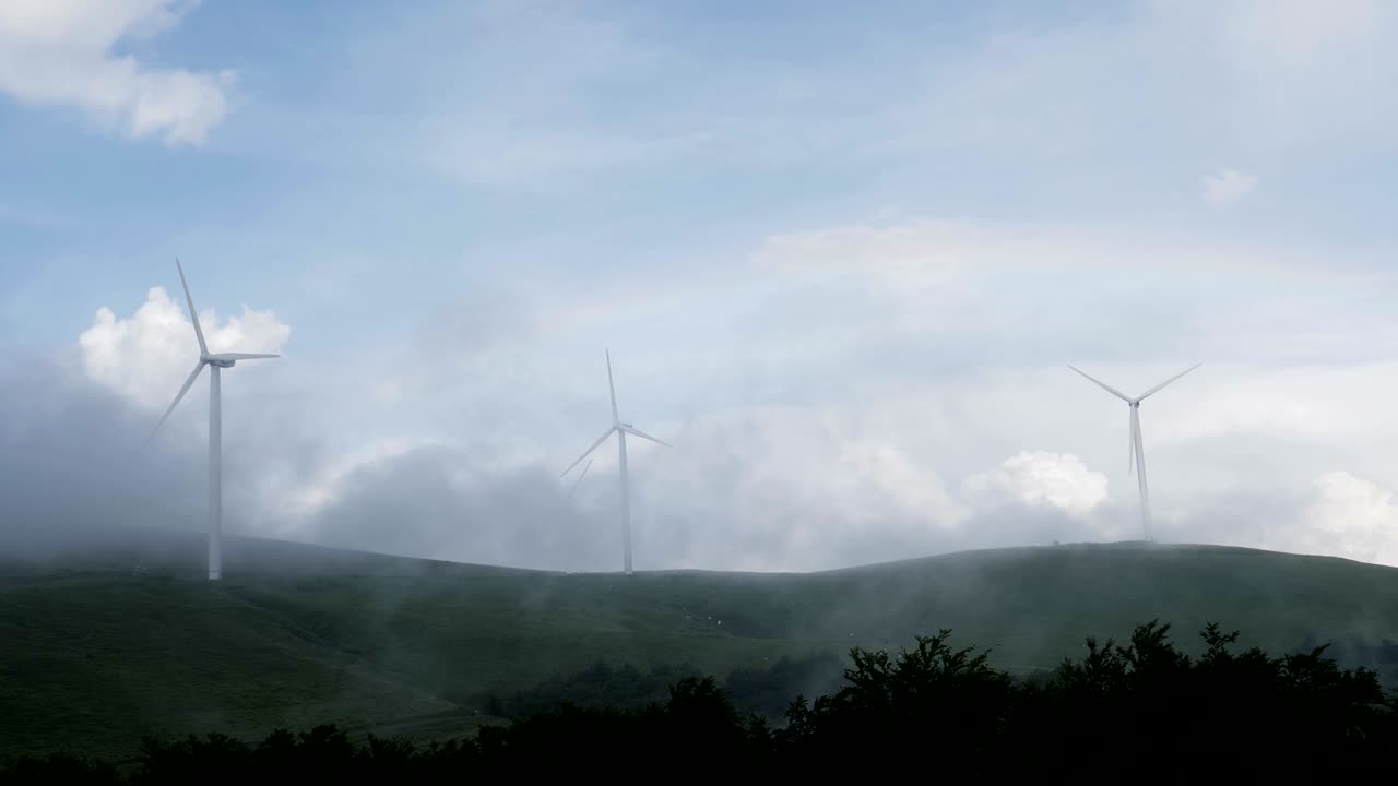 안개에서 작동하는 풍력 발전기의 시간 지연.