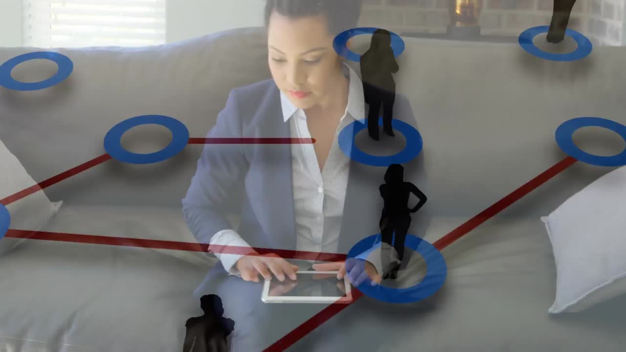 personas iconos formando una red en contra de la mujer hablando en el teléfono inteligente