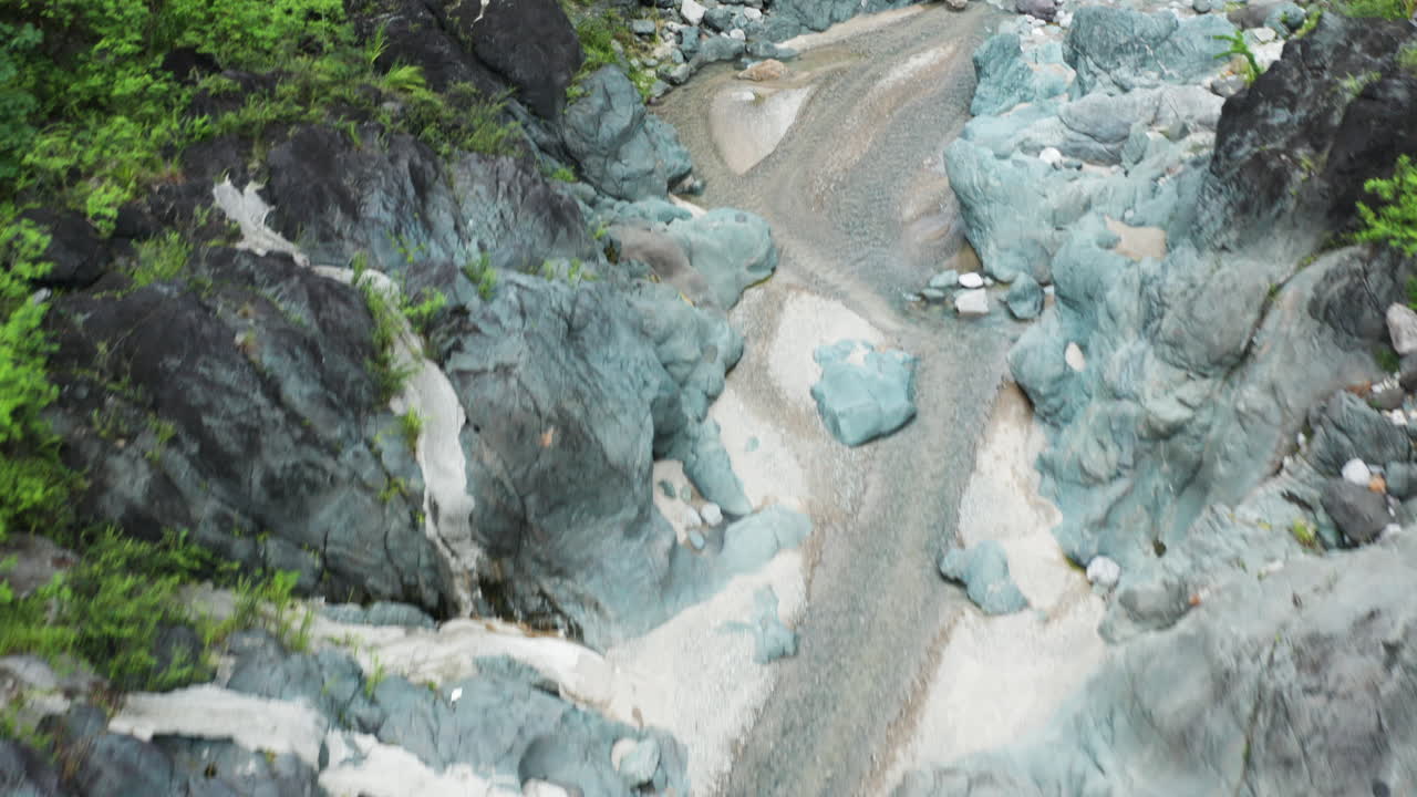 도미니카 공화국의 차르코스 델 니자오의 험준한 풍경 - 공중 하향식