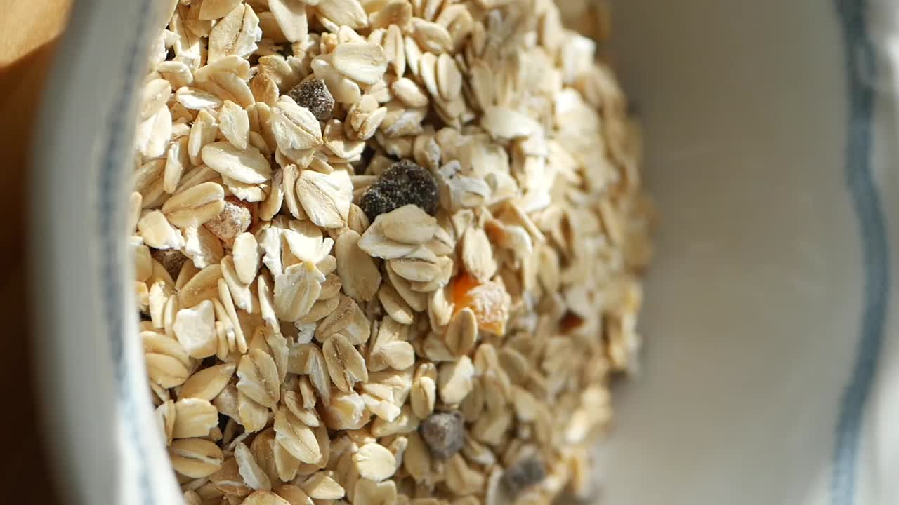 Oatmeal with Milk and Raisins