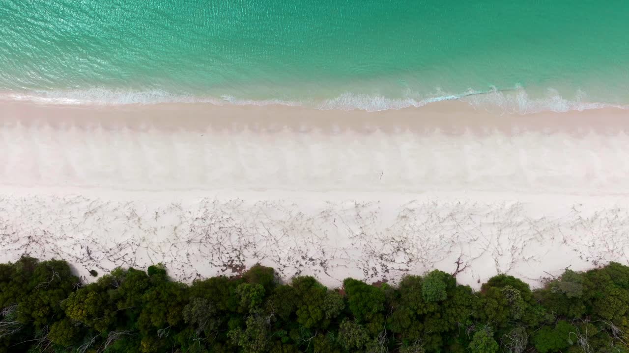 Whitehaven Beach Whitsundays Island birds eye aerial drone view Airlie National Park Australia AUS QLD outer Great Barrier Reef clear blue turquoise ocean white sand shoreline bush static shot