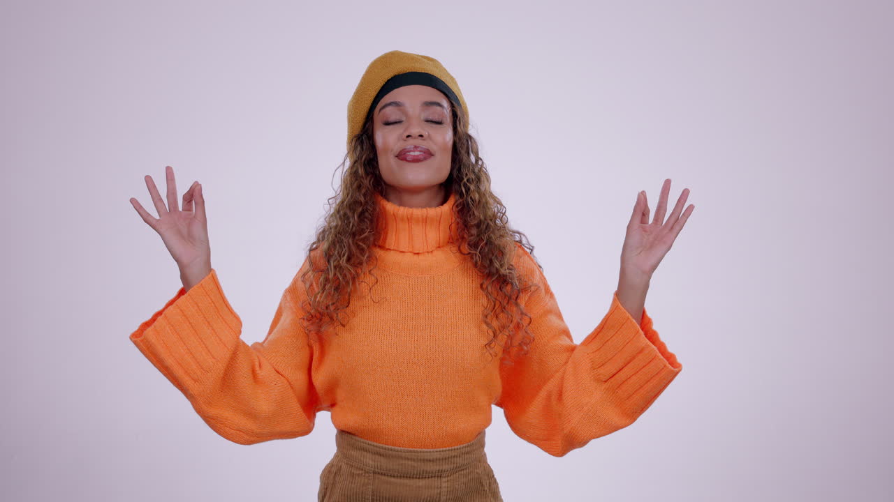 meditación, mujer feliz y ejercicio de respiración