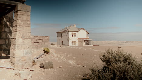 abandoned house in the desert