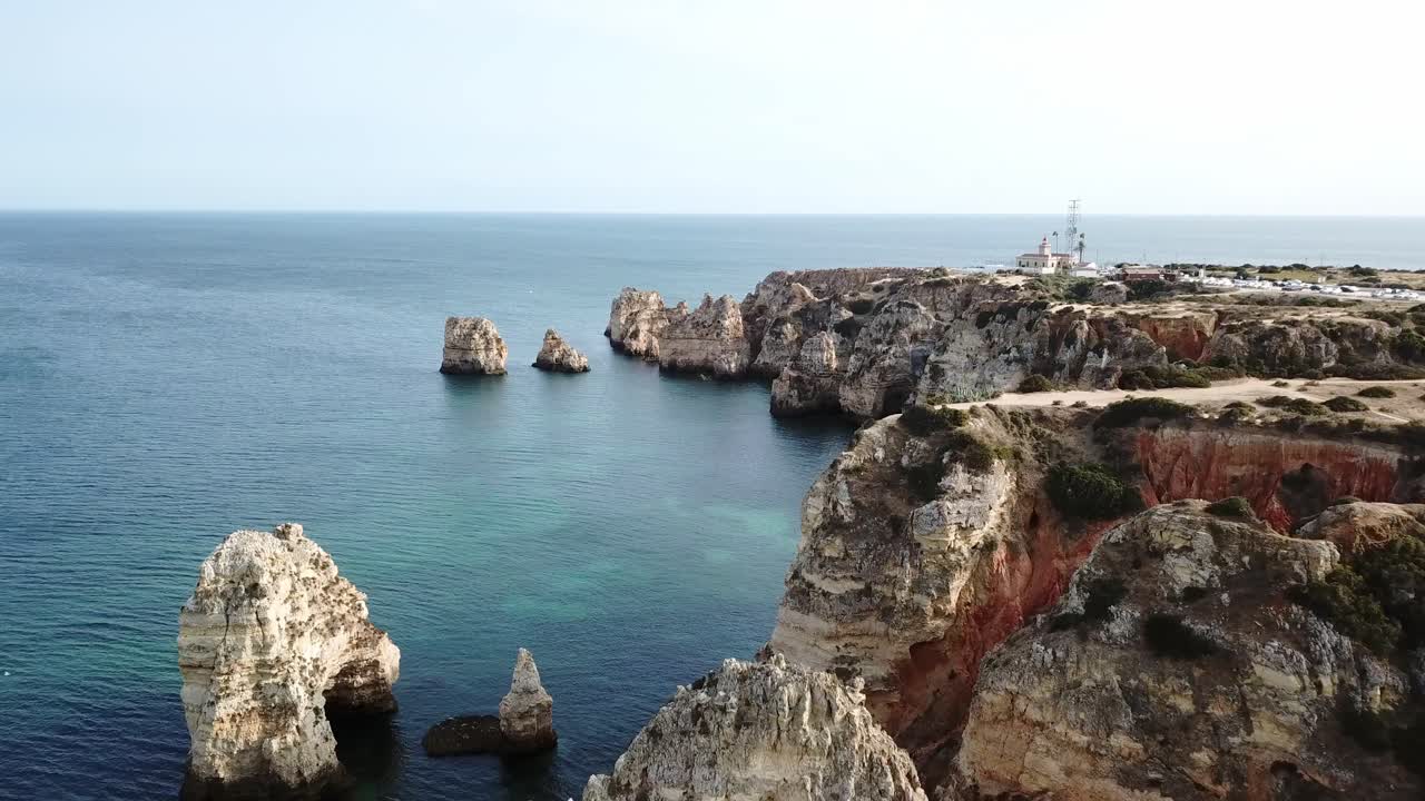 ponta da piedade, 라고스, 포르투갈, 공중을 향해 algarve 해안을 따라 바다 절벽에 가깝게 비행