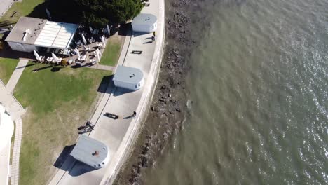 Belem-Towe-Und-Küste-Mit-4K-Drohnenaufnahmen-Der-Brücke-Vom-25.-April