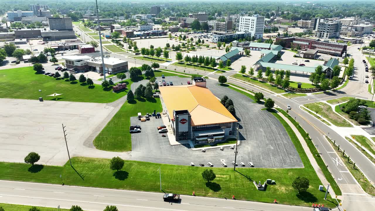 무스케곤에 있는 할리 데이비드슨 가게 주변의 회전