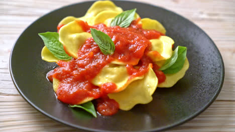 ravioli with tomato sauce and basil