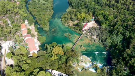 Cascadas-Krka-Croacia,-Parque-Nacional-Krka-Croacia-En-Un-Brillante-Día-De-Verano