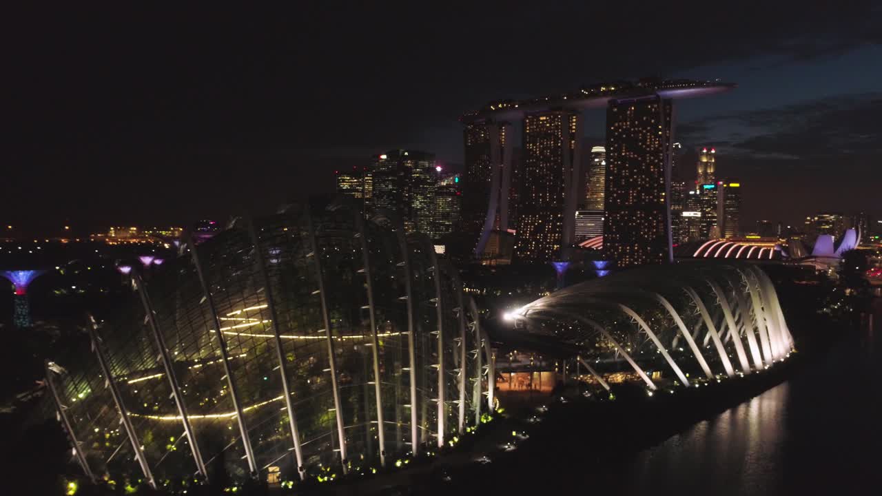 밤에 싱가포르 스카이라인