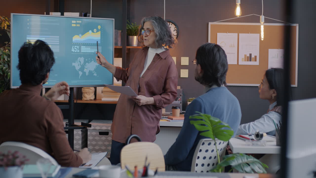 Business presentation in a modern office | Premium Stock Video Footage