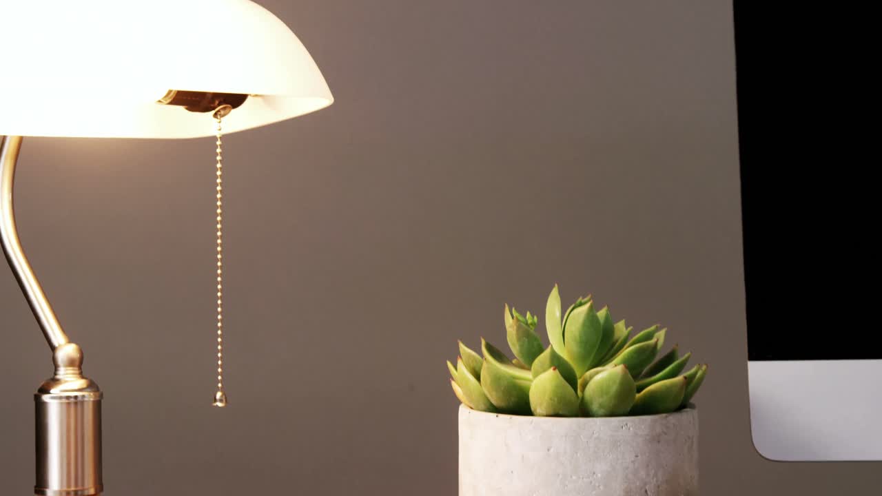 조명 된 테이블 램프의 클로즈업