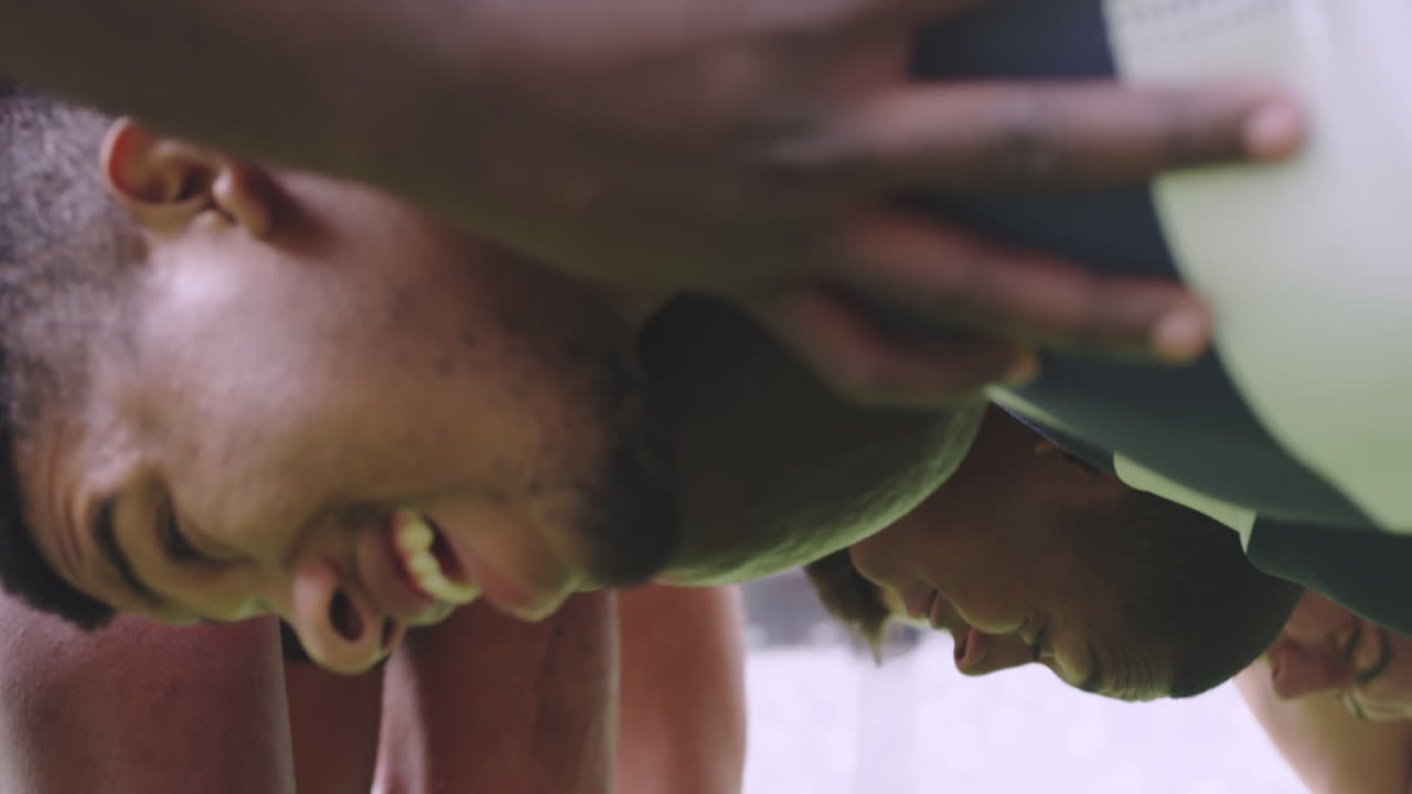 jugadores de rugby jugando un partido de rugby en el estadio 4k