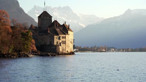 Hora-Dorada-Del-Castillo-De-Chillon,-Alpes-Suizos,-Lago-De-Ginebra,-Suiza